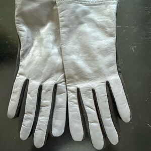 G.H. Bass & Co. Gray Leather Gloves Sz M